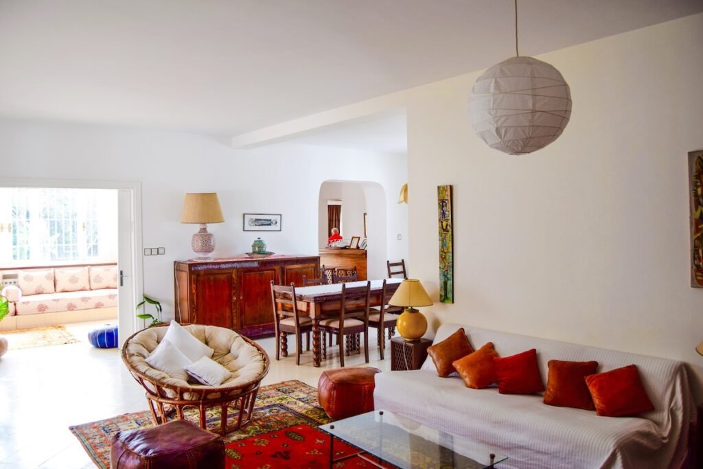 White living room at Superbe Villa Airbnb