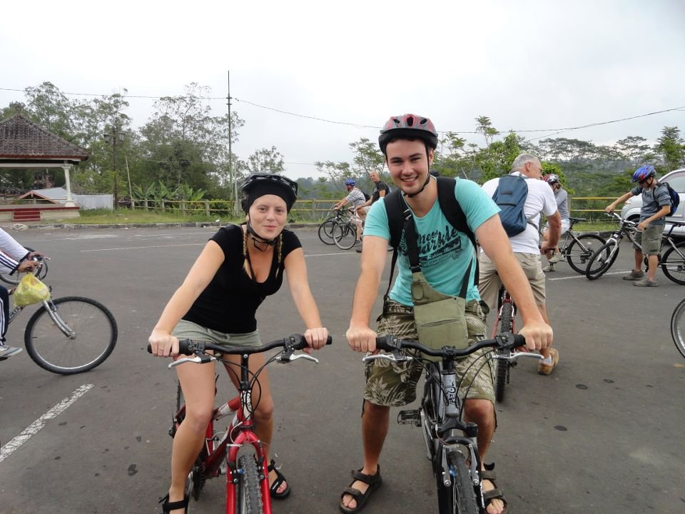 Couple on a bike ride tour through Ubud